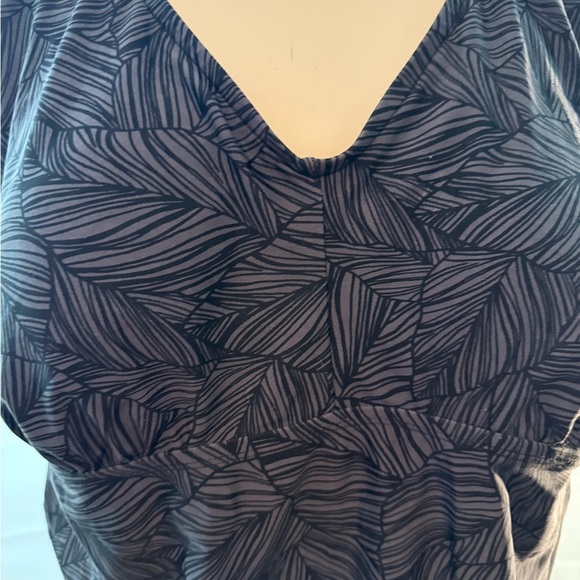 Kona Sol Black Sleeveless Fitted Swim Top - Picture 3 of 7